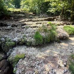 Les cascades de tufs sont complètement à sec, moins jolies qu'attendu pour le coup 😢
