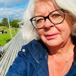 Skipperin in blendender Sonne