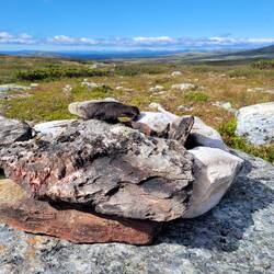Blick auf die verschneiten Berggipfel