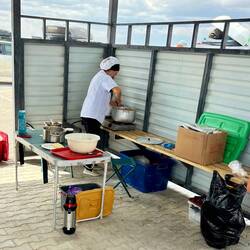 Pausa pranzo on the road. Qui approfittiamo di due metri di asfalto per metterci proprio comodi! 🙌🏼