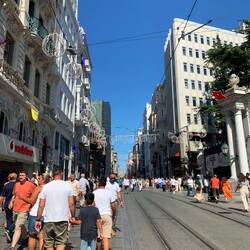 Richtung Taksimplatz