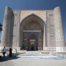 Der monumentale Pischtak der Bibi-Khanym-Moschee