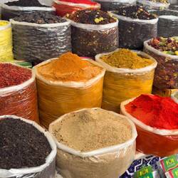 Farbenfrohe Gewürze