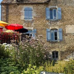 Le village est superbe, avec encore des toitures en laves : impressionnantes