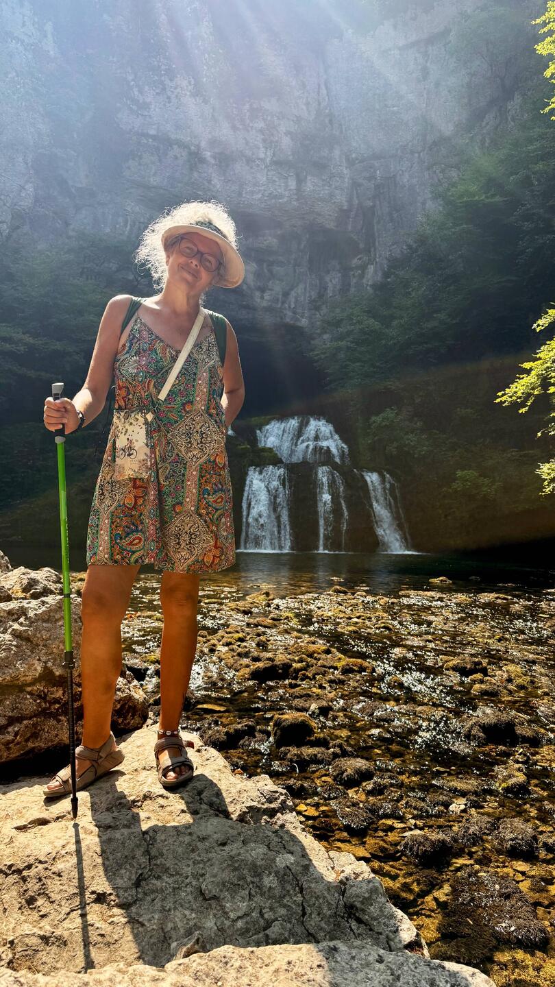 Arrivée sur la source du Lison, avec sa jolie cascade malgré les eaux basses