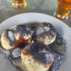 Mohnknödel...lecker. hier böhmische Küche
