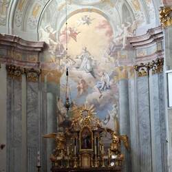 Eine der großen Kirchen.
