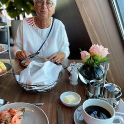 Frühstück im Esszimmer
