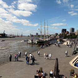 Blick vom Restaurant Alex auf die Landungsbrücken