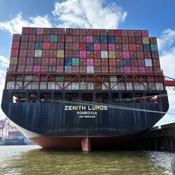 Bis zu 28'000 Container passen auf das Schiff