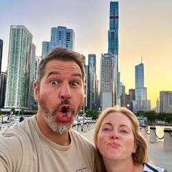 Wenigsten einer zeigt sich beeindruckt von der Skyline