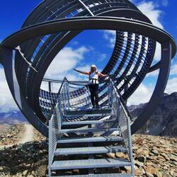 Sicer nimam pojma zakaj je to tam gor, je pa zanimivo.