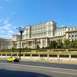 Impressionen von meiner Joggingrunde - Das zweitgösste Gebäude der Welt!