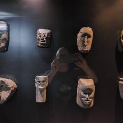 Masken aus Ost-Timor (und ich)