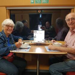 Eine Premiere: Essen im Speisewagen!