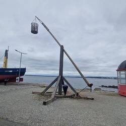 Alter Leuchtturm mit Feuerkorb