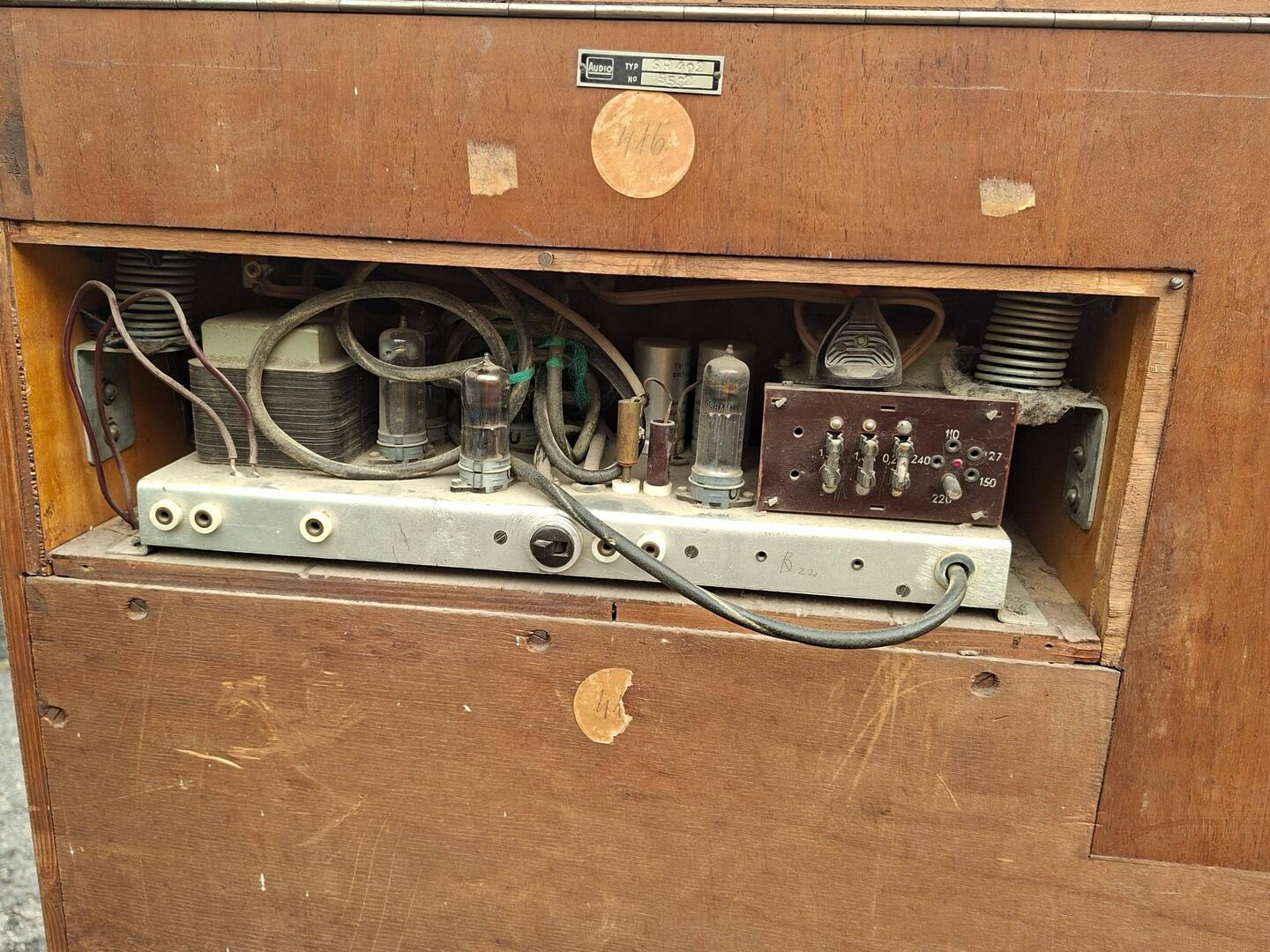 Alte Zeiten = Röhrenplattenspieler