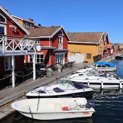 mit dem Boot in den Pub ... ;-)