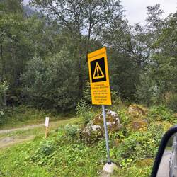 Es gab doch ein "gelbes Schild" - aber am anderen Ende der Straße 😂