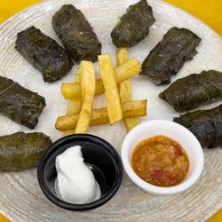 Dolma, mit Hackfleisch und Reis gefüllte Weinblätter