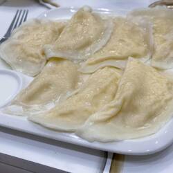 Tuxum Barak, mit Rührei gefüllte Nudelteigtaschen