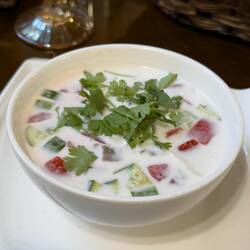 Okroschka, eine sehr erfrischende kalte Joghurtsuppe