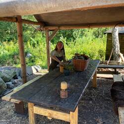 sie backt Brot im Rahmen von "Work and Travel"