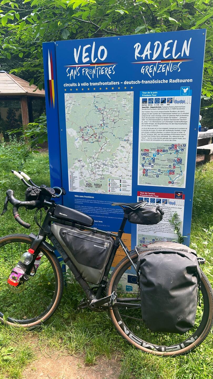 Deutsch-Französische Grenze im Pfälzer Wald ✌️