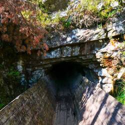 Eingang zu einem Tunnel (umgehbar)