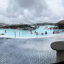 Baden und der Blauen Lagune bei Grindavík. 38-42 Grad warm