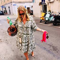 Die Sneaker bleiben im Roller, spart Schlepperei beim Weiterreisen. 🅿️ vor der Haustür ist mega