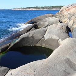 die größere Gletschermühle vor der kleineren