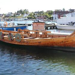 Wickingerboot in der Marina