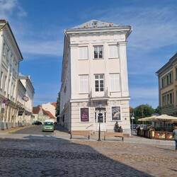 Schiefes Haus, stabilisiert