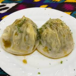 Manti, gedämpfte Teigtaschen mit Hackfleischfüllung