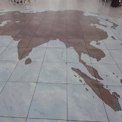 ...während ich auf dem Weg nach Asien warte.