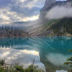 Lake Moraine verbreitete im Morgengrauen eine ganz besondere Atmosphäre