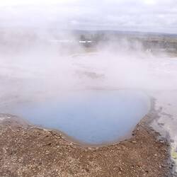 Kleiner Pool neben dem großen Geysir