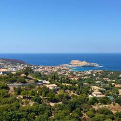 Erster Blick auf L'Île Rousse