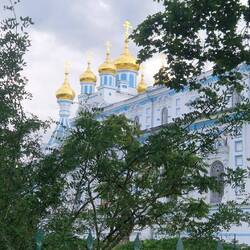 Mit goldenen Zwiebeltürmchen