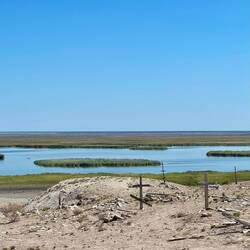 Cimitero ortodosso dove una volta c'era un villaggio e una fabbrica di pesce in scatola