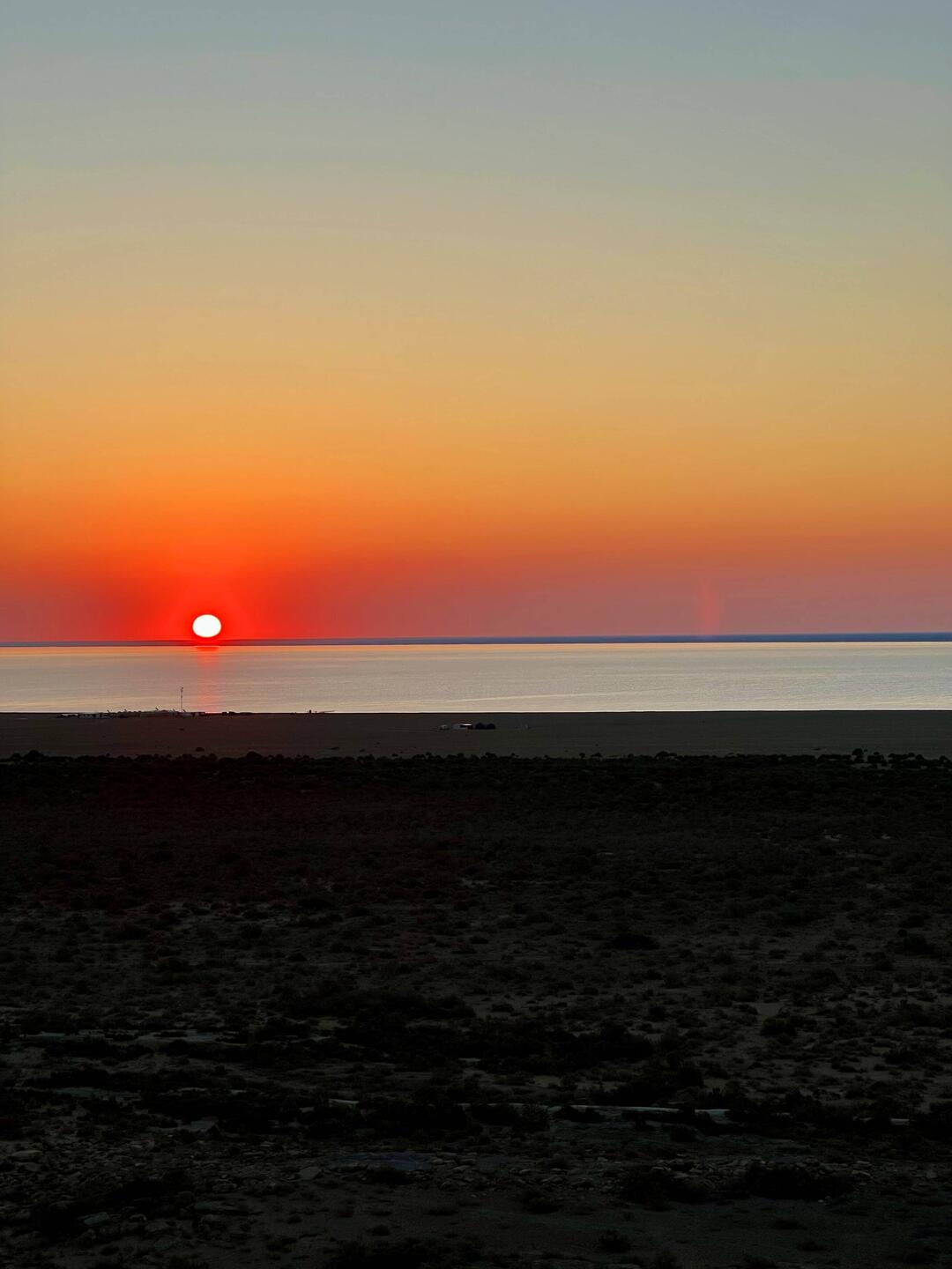 L'alba sul lago d'Aral