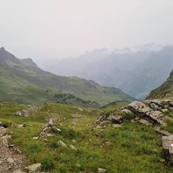 Aussicht auf die Berghütte und die nebelverhangenen Berge!😉
