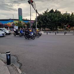 Viel angsteinflößende Polizei auf den Straßen, hier ganz Süß zu zweit auf dem Motorrad