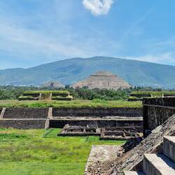 Mond- und Sonnenpyramiede