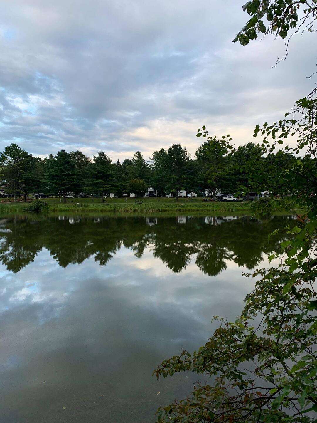 Kleiner Campingplatz - direkt am See. Kleiner Spaziergang 😉