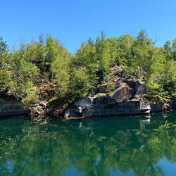 Nach dem Abbau - der Natur überlassen. Super kletter-/ Bade Optionen🙃