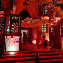 Hier, auf dieser Treppe vor seiner Villa, wurde Versace erschossen