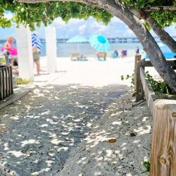 Eingang zum Calusa Beach