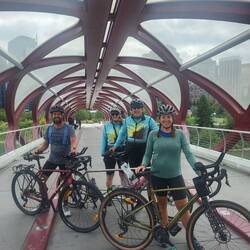 Gemeinsame Radtour inklusive Fotoshooting auf der 25 Mio $ Peace-Bridge